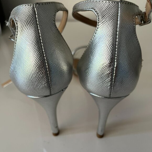 BANANA REPUBLIC - LEATHR SILVER METALLIC SANDALS - WORN ONCE - Picture 4 of 4